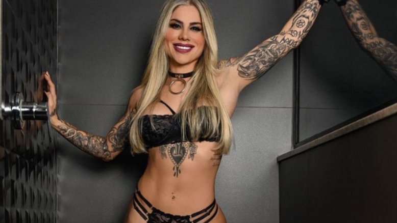 Vanessa Mesquita no Privacy