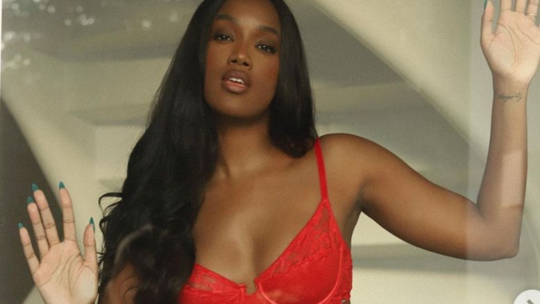 Iza de lingerie vermelha