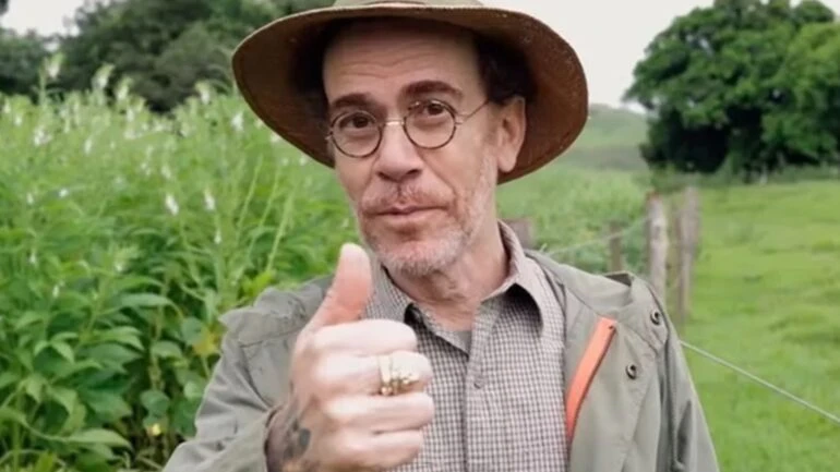 Nando Reis em sua fazenda em Jaú