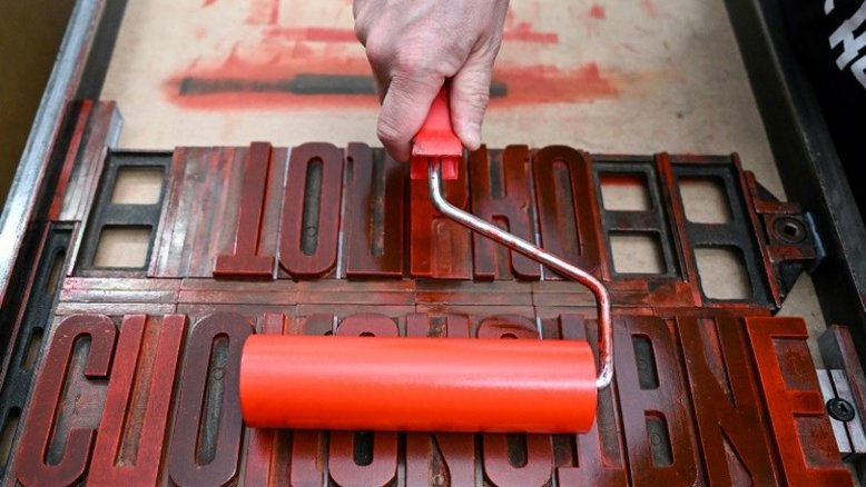 Na Rússia, dono de gráfica resiste com cartazes contra 'o medo' e a favor 'da paz'