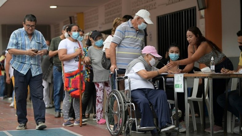 Colômbia elege presidente entre duas opções radicais e incertas de mudança