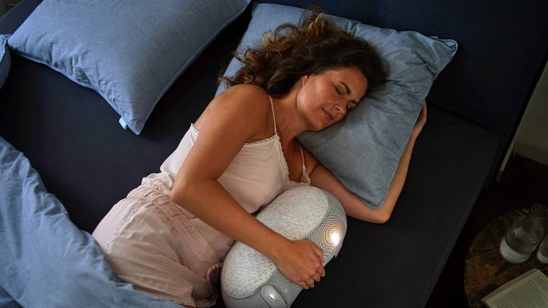 mulher dormindo, posições para dormir