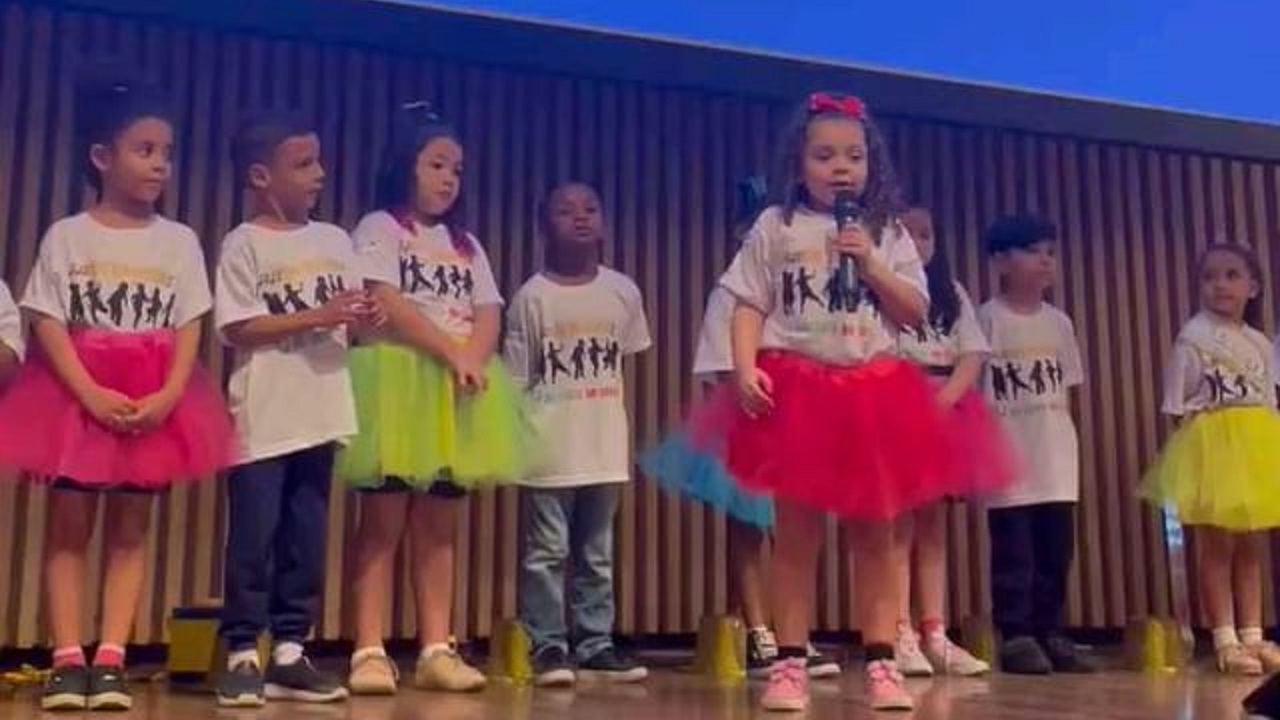 Vídeo: Menina de 5 anos viraliza ao 'cantar lírico' no Museu do Amanhã