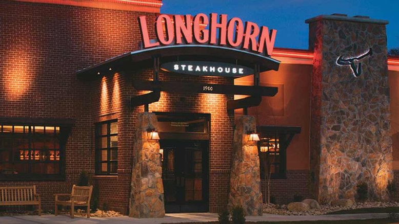 Mulher nua assusta funcionário de rede de restaurantes dos EUA (Foto: Longhorn Steakhouse/Facebook)