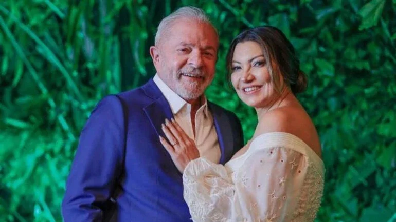 Lula e a mulher, Janja, testam positivo para Covid-19 e ficarão em isolamentoLula e a mulher, Janja, testam positivo para Covid-19 e ficarão em isolamento