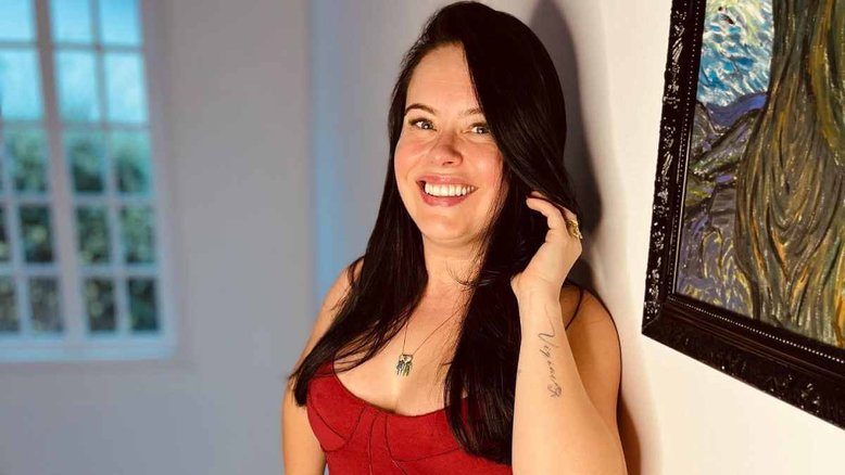 Mari Bridi exibe corpo pela primeira vez após cirurgias plásticas: 'Corpitcho pra jogo'
