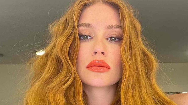 Marina Ruy Barbosa aparece de topless em bastidores de ensaio fotográfico