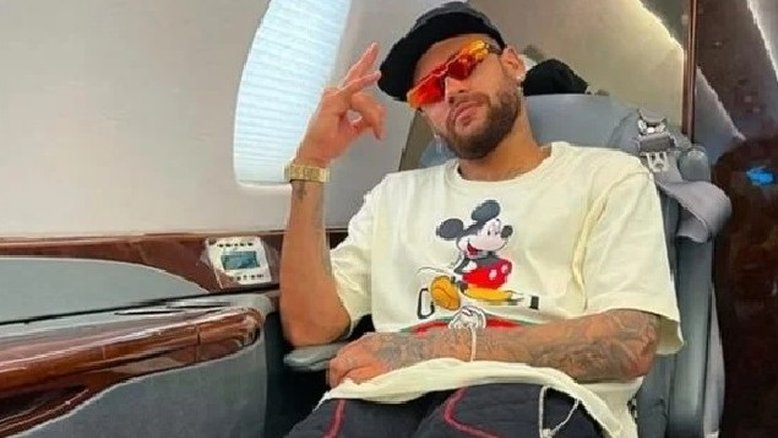 Após pouso forçado de jatinho de Neymar, relembre famosos que sofreram sustos aéreos