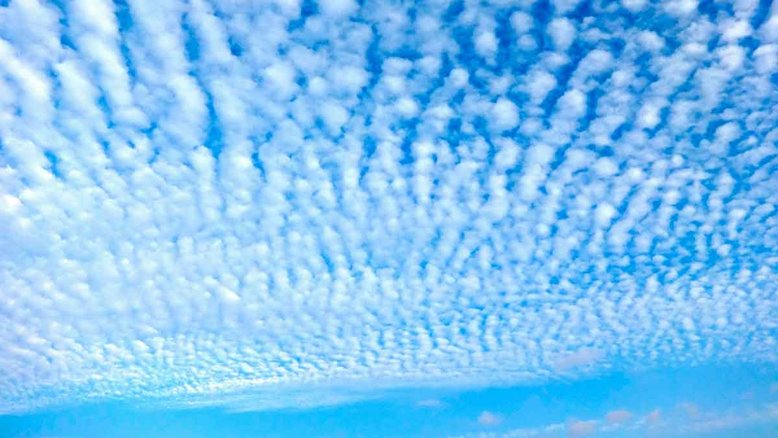 Nuvens cirrus: uma das ideias de geoengenharia propostas envolve trabalhar com essas formações. Crédito: Piqsels
