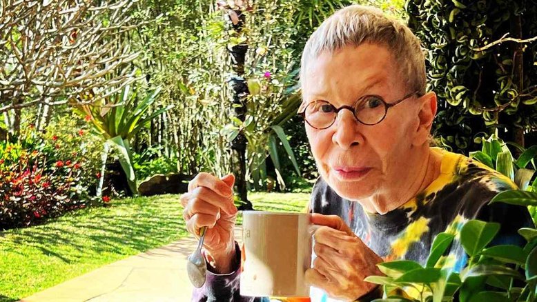 Rita Lee é clicada pelo marido, Roberto de Carvalho, após câncer: 'Sextou'