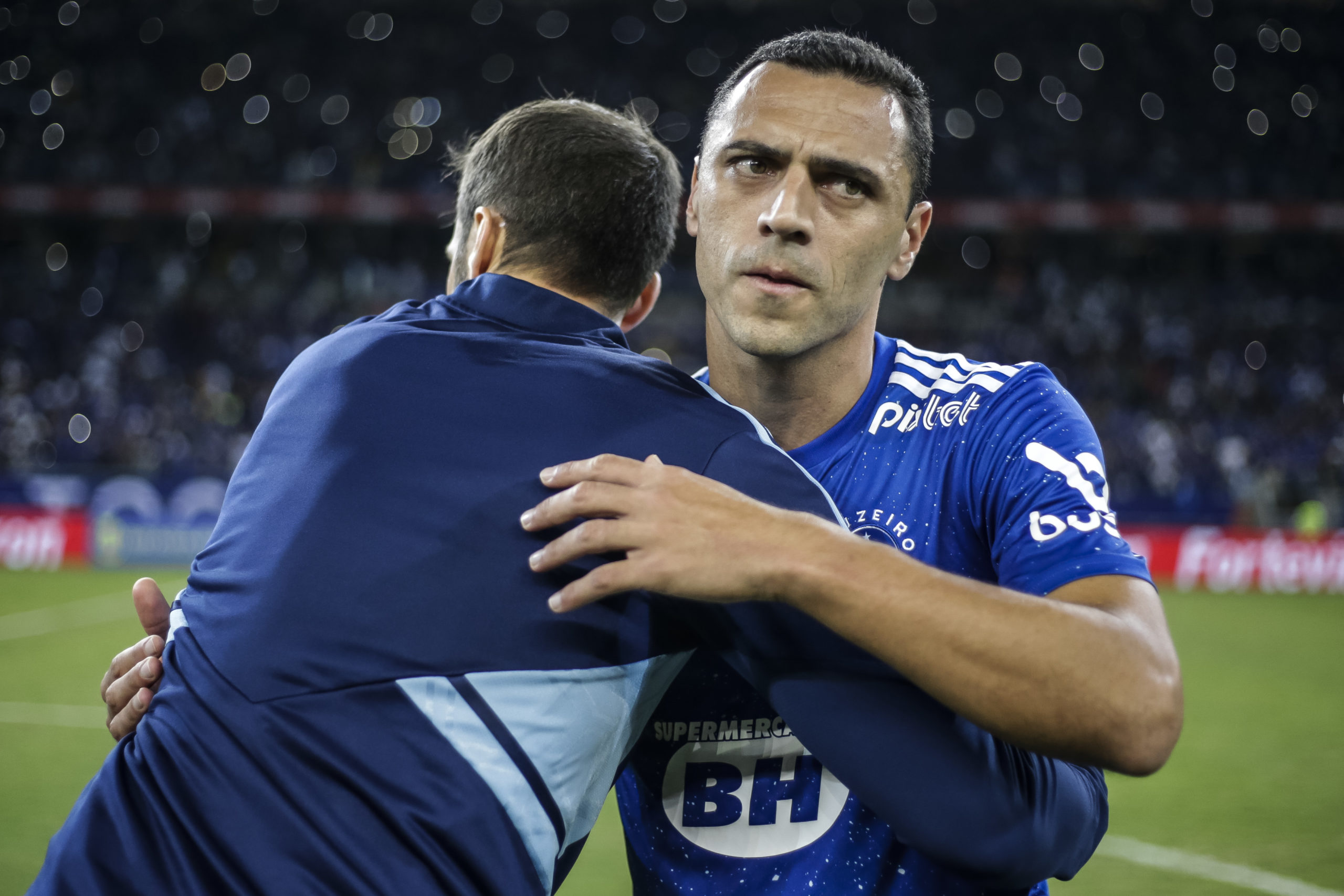 Elogiado por Ronaldo, Romulo alia experiência e liderança para ajudar o Cruzeiro na luta pelo acesso à Série A 11 Elogiado por Ronaldo, Romulo alia experiência e liderança para ajudar o Cruzeiro na luta pelo acesso à Série A