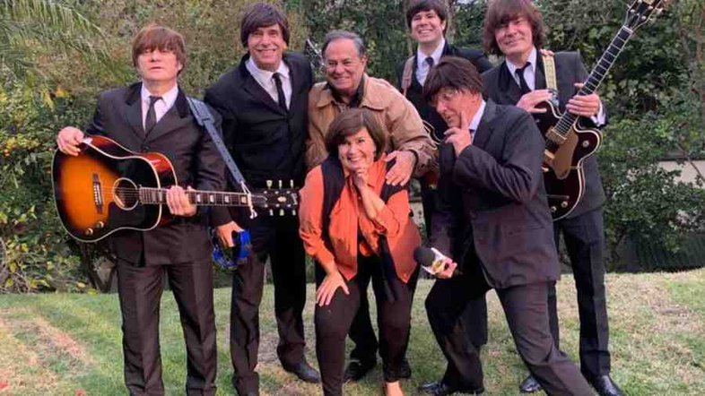 Casado há 36 anos, Ronnie Von se emociona com serenata surpresa