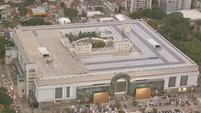 Bandidos assaltam joalheria e loja de celulares em shopping de SP, diz TV