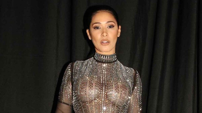 Simaria deixa fãs de queixo caído com look arrasador transparente: 'Tiro atrás de tiro'
