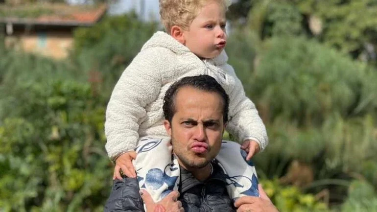 Thammy Miranda ensina em evento como ter filhos nos Estados Unidos