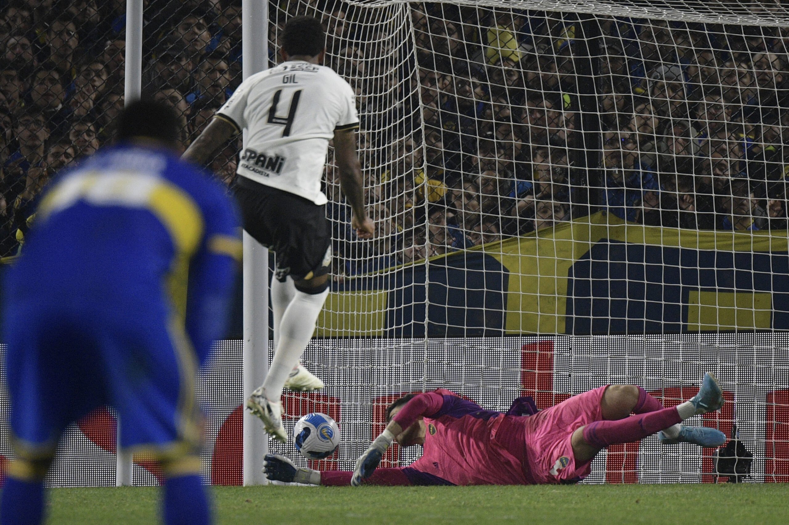 Superstição? 'Bola perdida' em pênalti pode ter ajudado Corinthians a eliminar o Boca Juniors 6 Superstição? 'Bola perdida' em pênalti pode ter ajudado Corinthians a eliminar o Boca Juniors