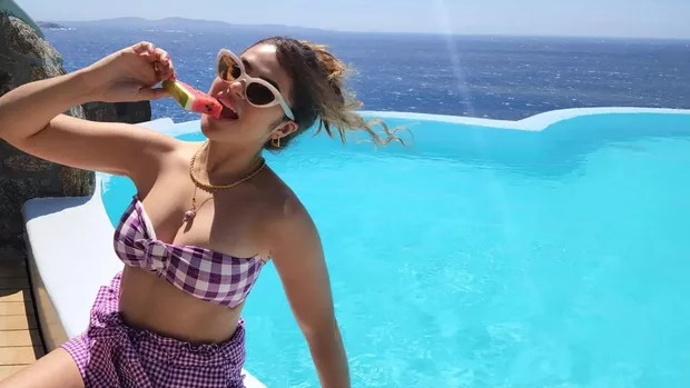 Maisa Silva se hospeda em resort com diária de até R$ 9 mil na Grécia