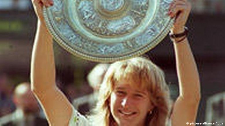1988: Primeira vitória de Steffi Graf em Wimbledon