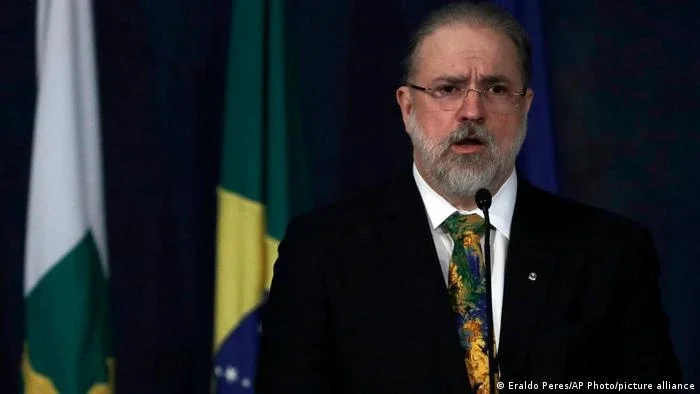 “Houve pacto político entre chefe do Executivo e PGR para proteção do presidente”