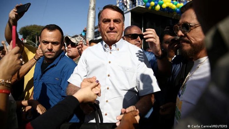 Bolsonaro diz que país enfrenta "guerra do bem contra o mal"