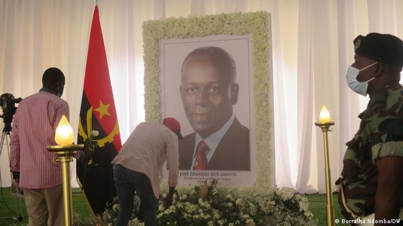 Corpo de ex-presidente de Angola vira alvo de disputa política
