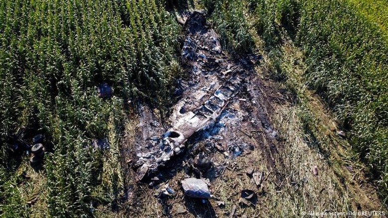Avião de carga cai na Grécia e deixa oito mortos