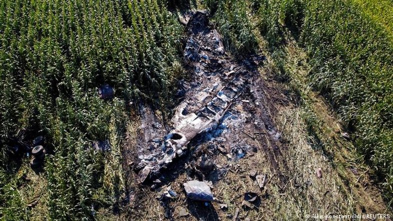 Avião de carga cai na Grécia e deixa oito mortos