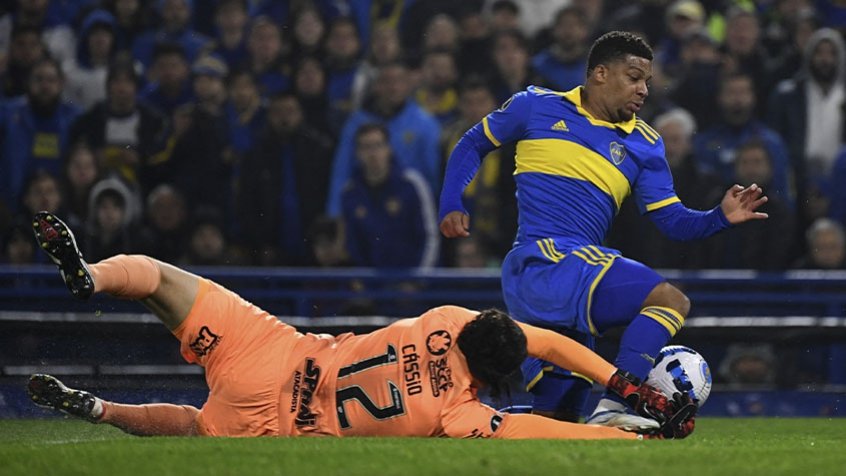 Como os jogadores do Boca Juniors batem pênaltis?