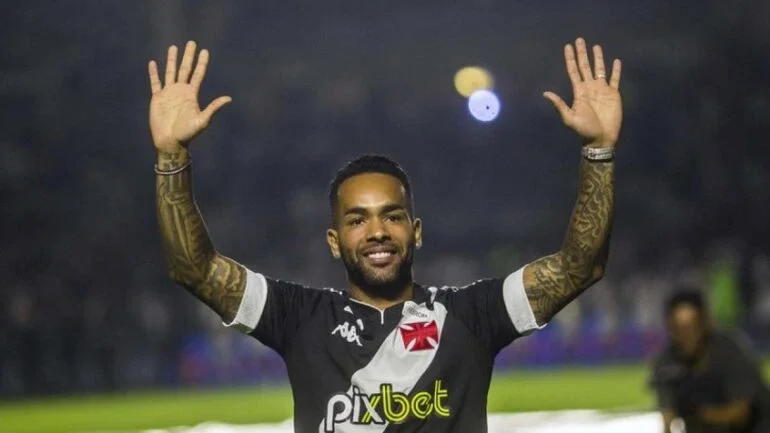 Alex Teixeira é regularizado pelo Vasco e estreia no próximo domingo contra a Chapecoense
