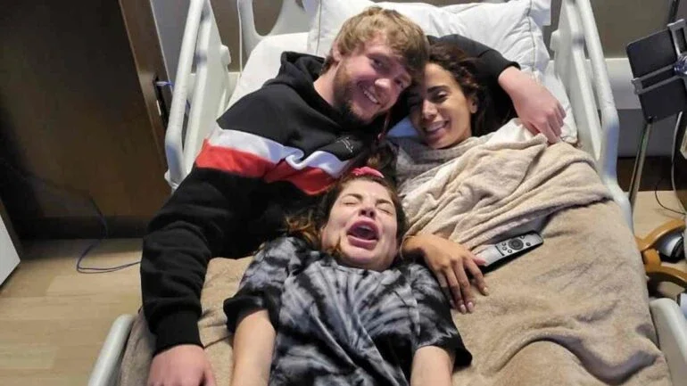 Anitta é hospitalizada ao chegar ao Brasil e recebe o namorado, Murda Beatz, e GKay