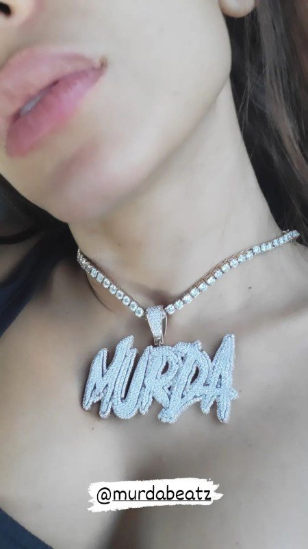 Anitta usa colar de pedras gigante com o nome do namorado, Murda Beatz 4 Anitta usa colar de pedras gigante com o nome do namorado, Murda Beatz