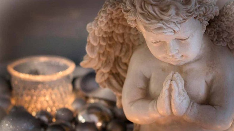Faça oração ao Arcanjo Haniel para atrair um amor.Foto: Pixabay