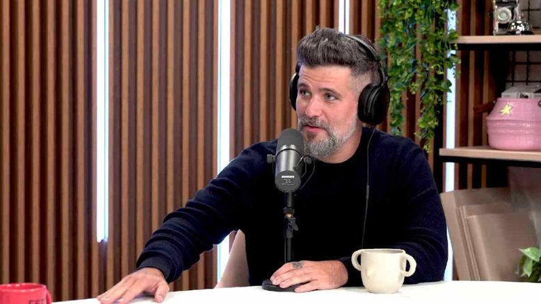 Bruno Gagliasso diz que deu fora em Madonna por não falar inglês: 'Ela chegou em mim'