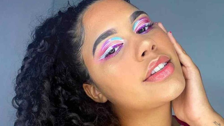 Influencer Desireé Almeida morre em acidente de moto