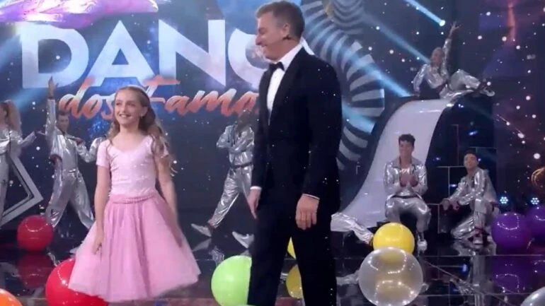 Luciano Huck apela para sua família para gerar audiência no "Domingão"