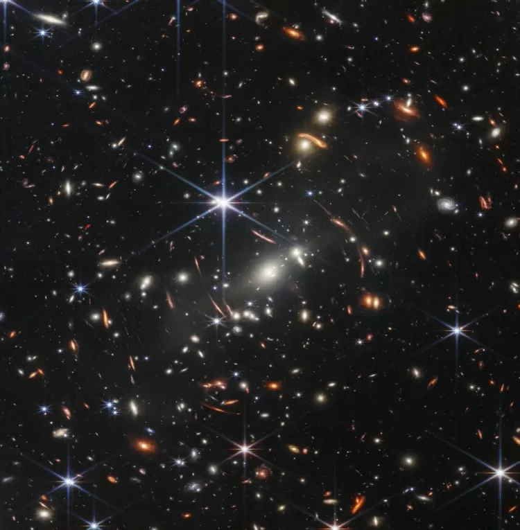 Primeira foto do telescópio James Webb mostra Universo em detalhes inéditos