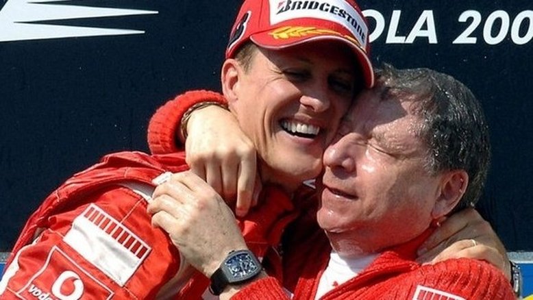 Ex-chefe de Schumacher na Ferrari diz que assisti corridas de F1 ao lado do ex-piloto: 'Não o deixo sozinho'