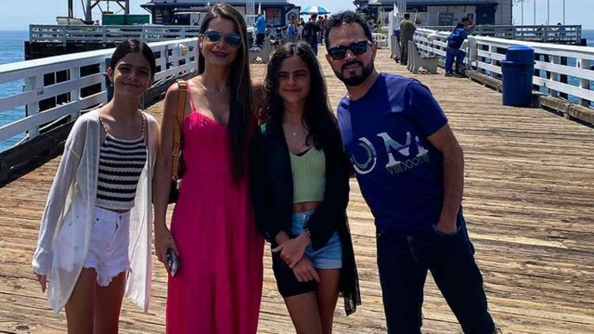 Luciano Camargo curte férias com a mulher e as filhas nos EUA: 'Turistando'