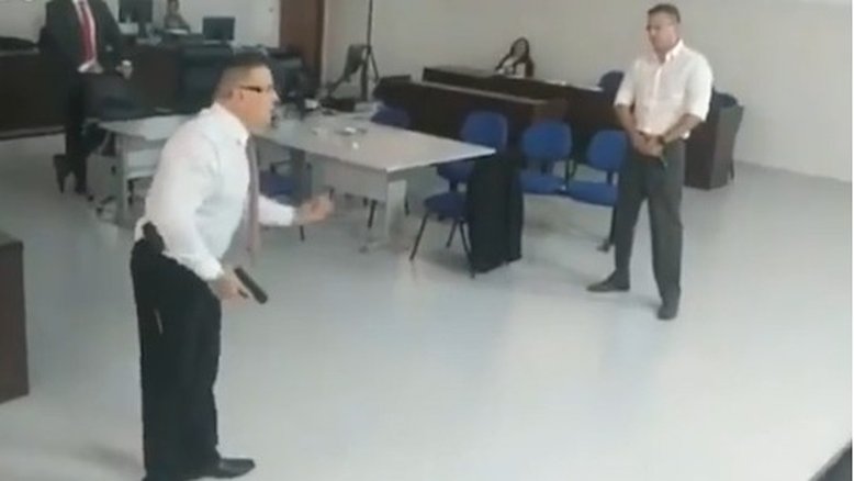 Vereador tenente-coronel, que atirou em servidor pelas costas, defendeu a postura durante curso; veja o vídeo
