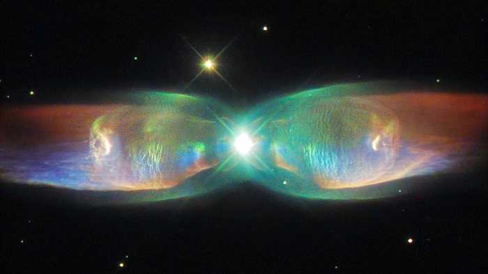 A Nebulosa do Jato Duplo, ou PN M2-9, é um exemplo de nebulosa planetária bipolar. Elas são formadas quando o objeto central não é uma única estrela, mas um sistema binário. Estudos mostraram que o tamanho da nebulosa aumenta com o tempo, e as medições da taxa de aumento sugerem que a explosão estelar que formou esses lóbulos ocorreu há apenas 1,2 mil anos. A Nebulosa do Jato Duplo está a aproximadamente 4 mil anos-luz de distância, na Constelação de Serpentário