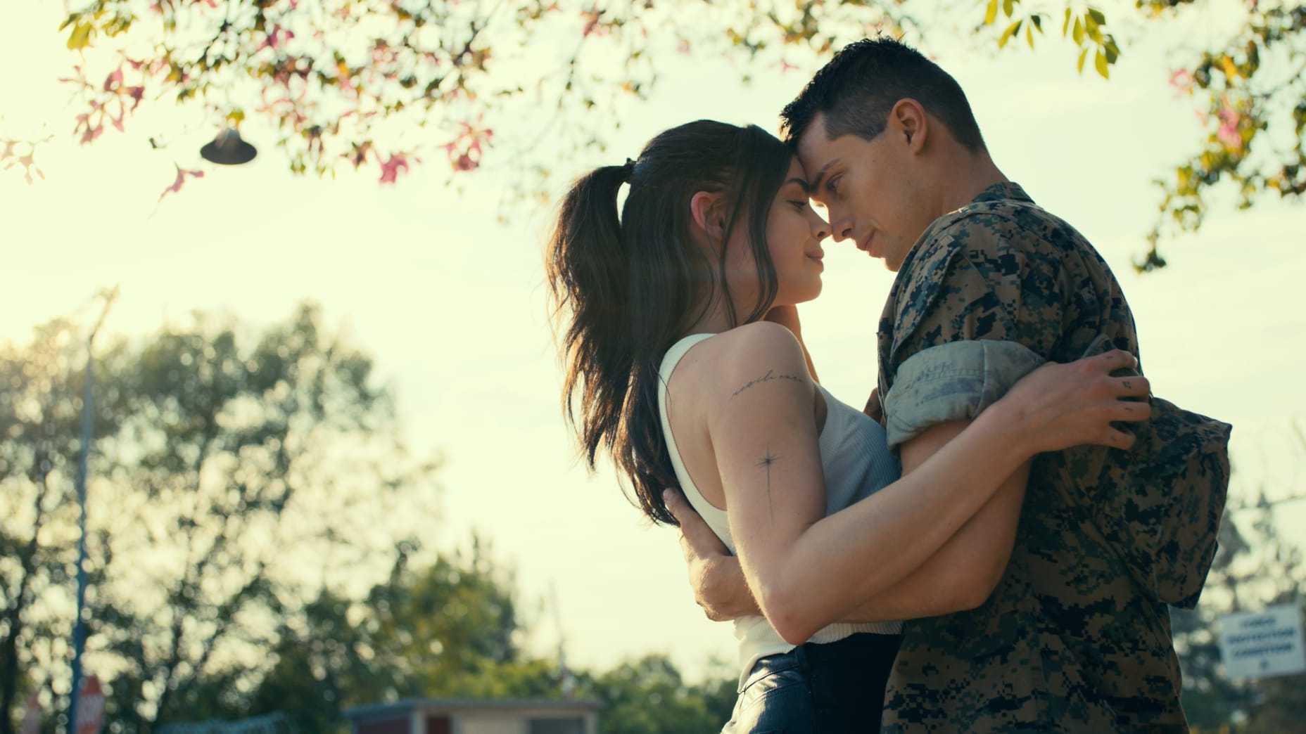 Continência ao Amor': Netflix divulga trailer do novo longa de romance com Sofia  Carson - ISTOÉ Independente