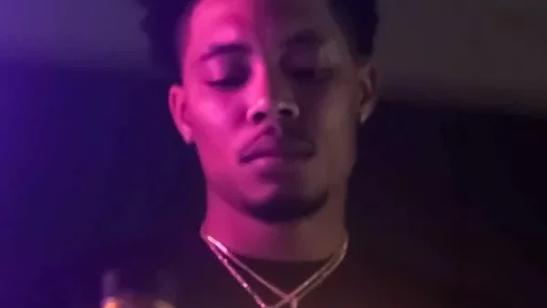 Rapper desafia haters nas redes e é morto em frente de casa