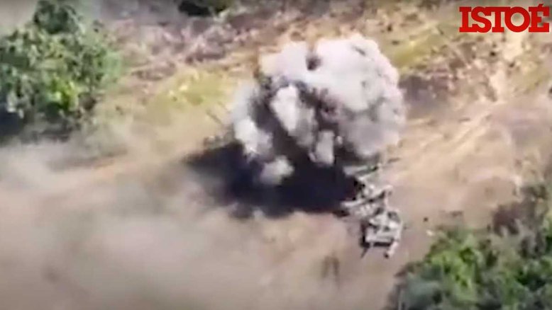 Ucrânia mostra 'cemitério de tanques' durante ataque contra Rússia