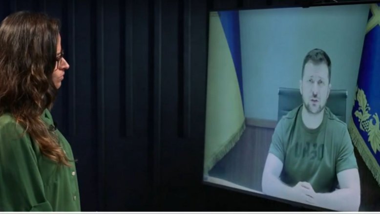 Volodymyr Zelensky conversa com correspondente da Globo Raquel Krähenbühl