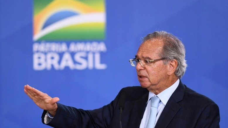 Paulo Guedes diz que França está ficando 'irrelevante' para o Brasil
