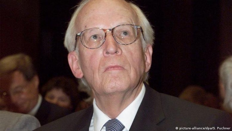 2016: Morre o controverso historiador Ernst Nolte