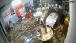 Bolsonarista que matou petista em Foz do Iguaçu recebeu mais de 20 chutes na cabeça 8 Bolsonarista que matou petista em Foz do Iguaçu recebeu mais de 20 chutes na cabeça