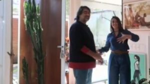 Zeca Camargo é entrevistado por Cátia Fonseca e mostra detalhes da sua casa