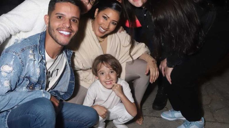 Vídeo: Apesar de crise, Simaria vai a festa do sobrinho, filho de Simone
