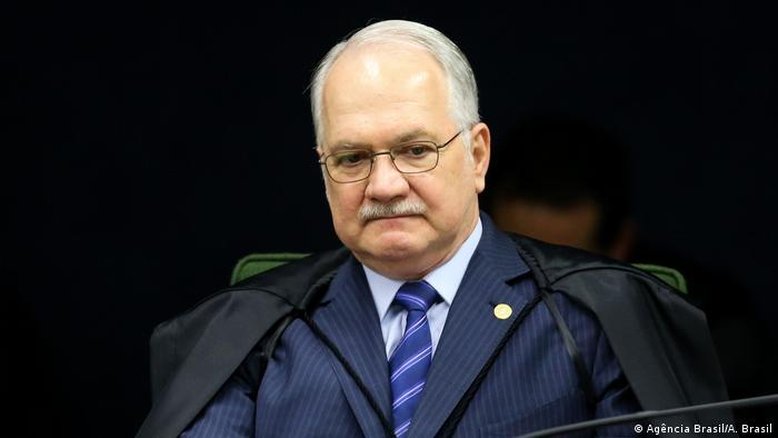 Quem critica as urnas defende interesse próprio, diz Fachin